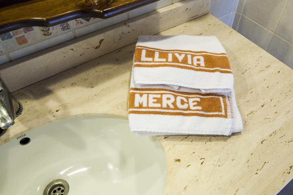 Hotel Fonda Merce Llívia Szoba fotó