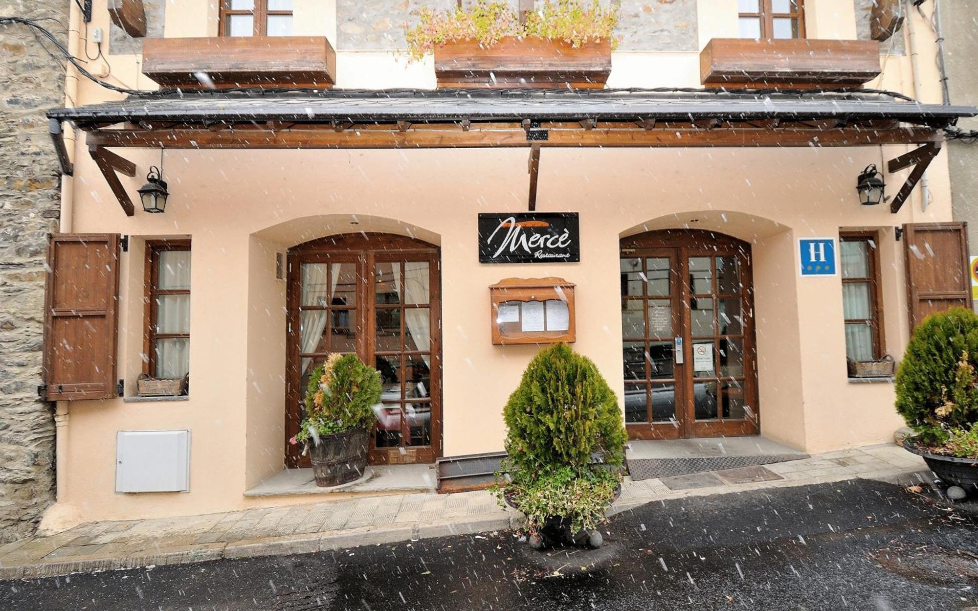Hotel Fonda Merce Llívia Kültér fotó