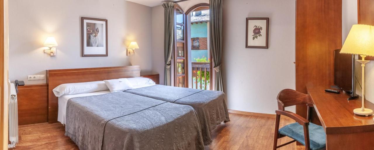 Hotel Fonda Merce Llívia Kültér fotó