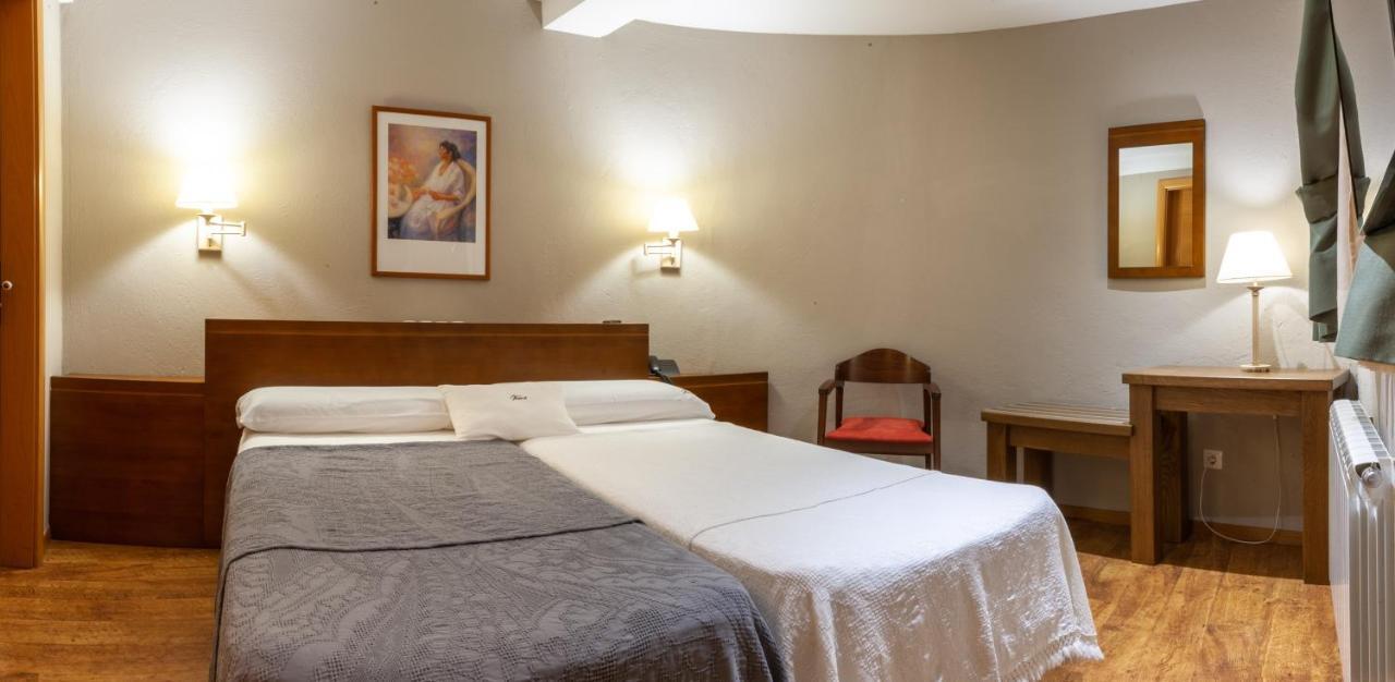 Hotel Fonda Merce Llívia Kültér fotó