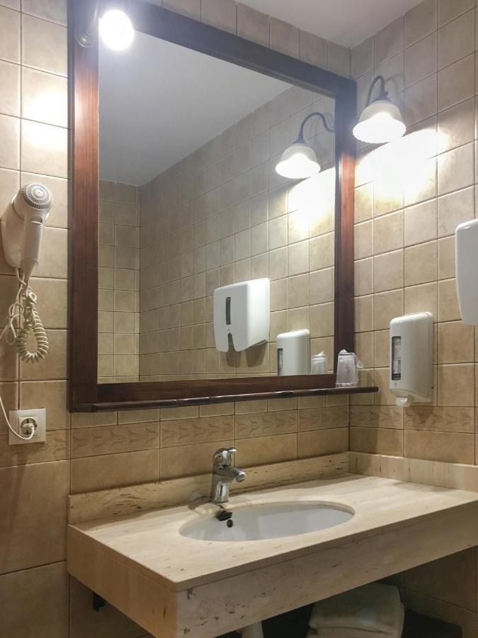 Hotel Fonda Merce Llívia Kültér fotó