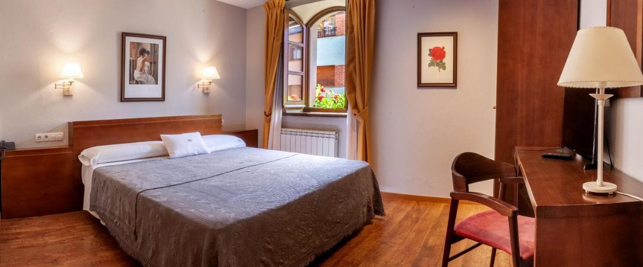 Hotel Fonda Merce Llívia Kültér fotó